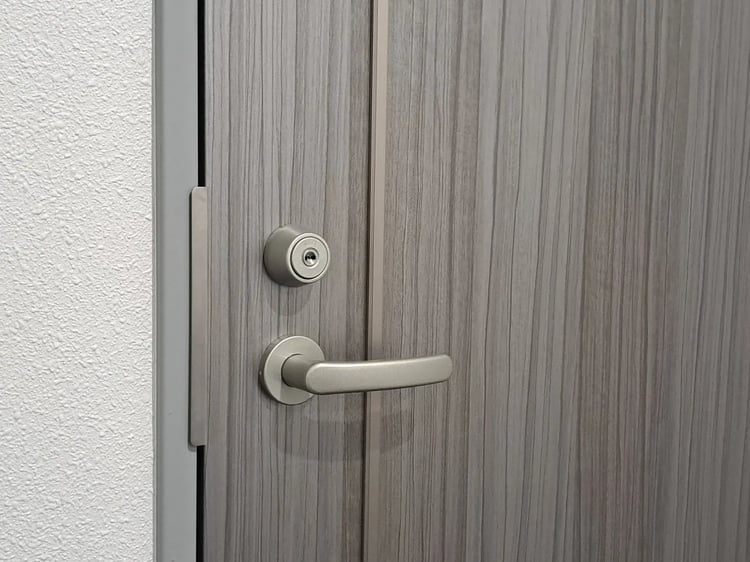 オートロック導入で家賃は何％上がる？顔認証・スマホ連動がもたらす「利回り」と「空室解消」