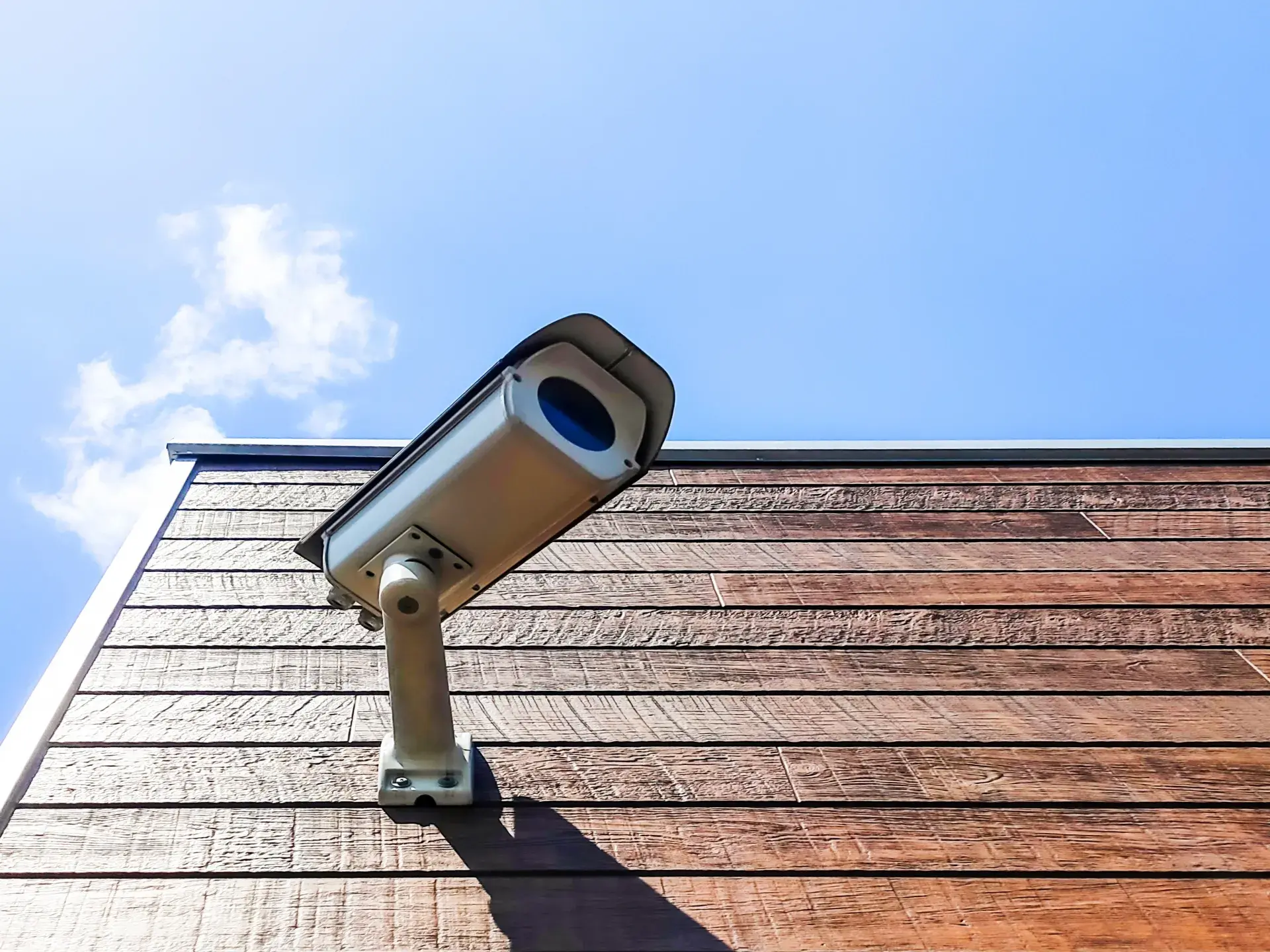 アパートの防犯カメラとプライバシー問題｜どこまでが合法？